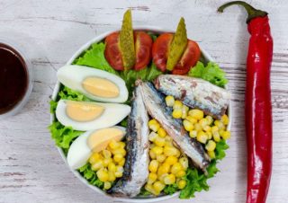 Hot fish salata Fit stop dostava