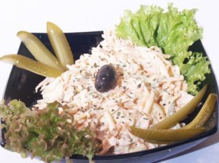 Obrok salata sa dimljenom piletinom – preporuka dostava
