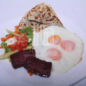 Jaja sudžuk salata hubez bil bandura 360 din. Jaja sudžuk salata hubez bil bandura