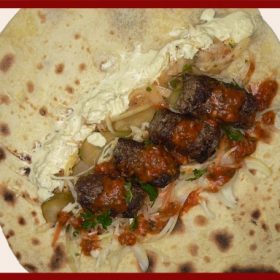 Juneći kofta sendvič