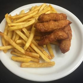 Pileći štapići sa pomfritom
