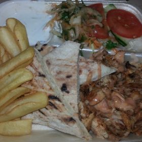 Pileći doner ili šavarma obrok
