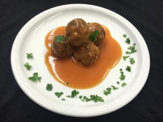 Meatballs in tomato sauce delivery