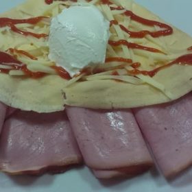 3. Palačinka šunka, pečenica, kačkavalj, pavlaka