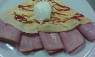 3. Pancake ham, pechenitsa, cheese, sour cream Amos picerija delivery