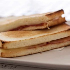 Tost sendvič šunka 280 din. Tost sendvič šunka