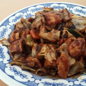 19. Piletina u kiselo-ljutom sečuan sosu dostava