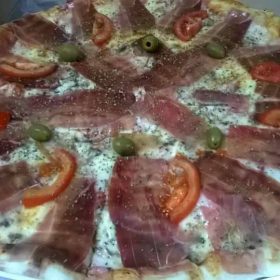 Pršuta pica 489 din. Pršuta pica
