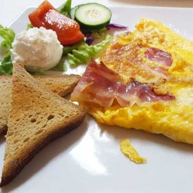 Omelet with pancetta