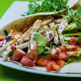 Tortilja pileća salata