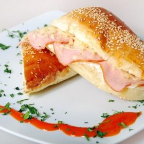 Sendvič sa pečenicom dostava