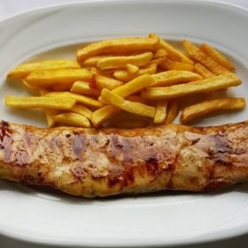 Bela vešalica u maramici