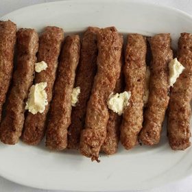 Ćevapi na kajmaku