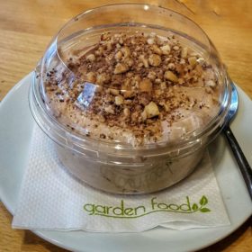 Choko mus with hazelnuts