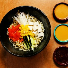 Vegetarijanska ramen salata