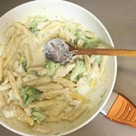 Pasta sa piletinom i brokolijem