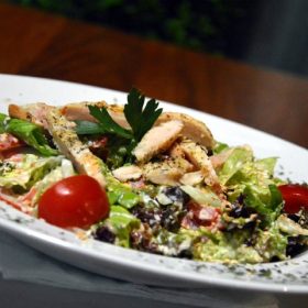 Pileća salata sa susamom