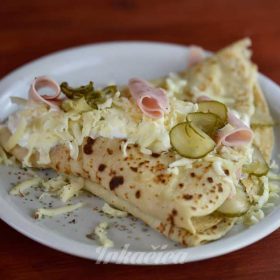 3. Palačinka šunka, kačkavalj, pavlaka, kiseli krastavci