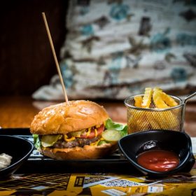 Classic Burger 270 din. Classic Burger