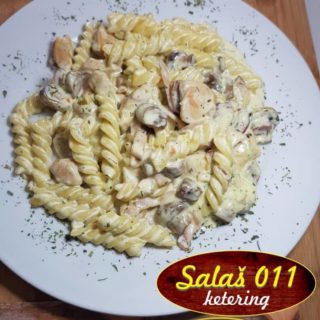 Pasta sa piletinom i pršutom dostava