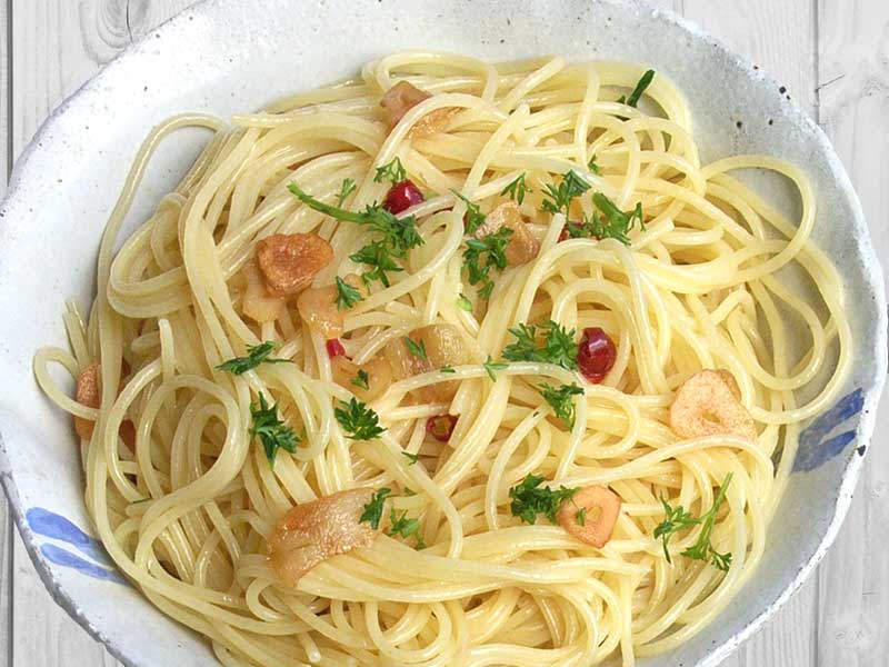 Pasta Aglio e Olio dostava