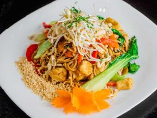 Pad Thai Veggie + Tofu dostava