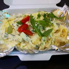 Quattro formaggi pasta dostava