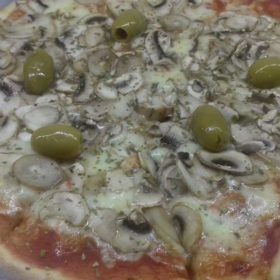 Funghi pizza delivery