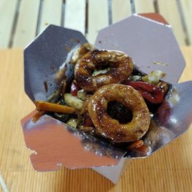 Pohovane lignje sa povrćem u sosu po želji dostava