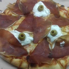 Prosciutto pizza delivery