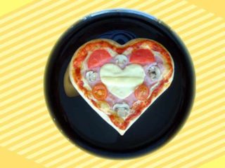 Kids pizza heart delivery