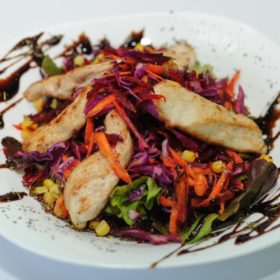 Proteinska salata sa ćuretinom dostava