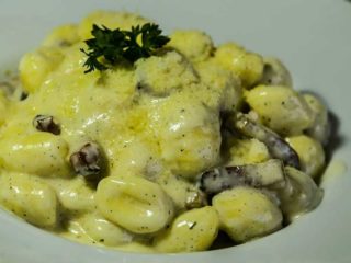 Njoke Crema e funghi Pasta bar Bulevar dostava