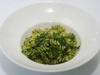 Pasta with spinach and avocado delivery