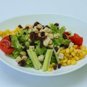 Salata sa prazilukom I suvim grožđem dostava