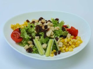 Salad with leek and raisins delivery