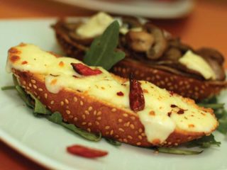 Crostini mozzarella di Bufala e Peperoncino Pomodoro Novi Beograd dostava