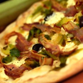 Pizza Porri e pancetta dostava