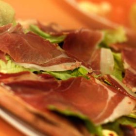 Pizza Prosciutto ama fichi dostava