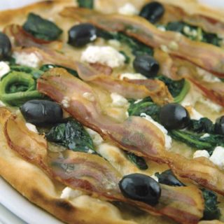 Pizza Spinaci e Pancetta Pomodoro delivery