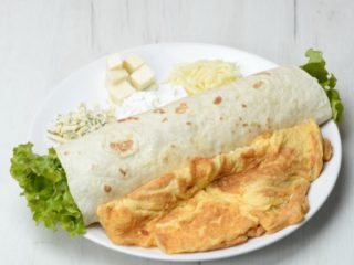 Jumbo 2 omlet u tortilji Trpezarija salad bar dostava