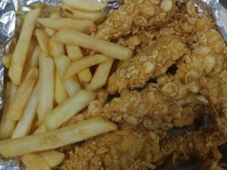 Crunch chicken + french fries + Chilito sauce + bun delivery