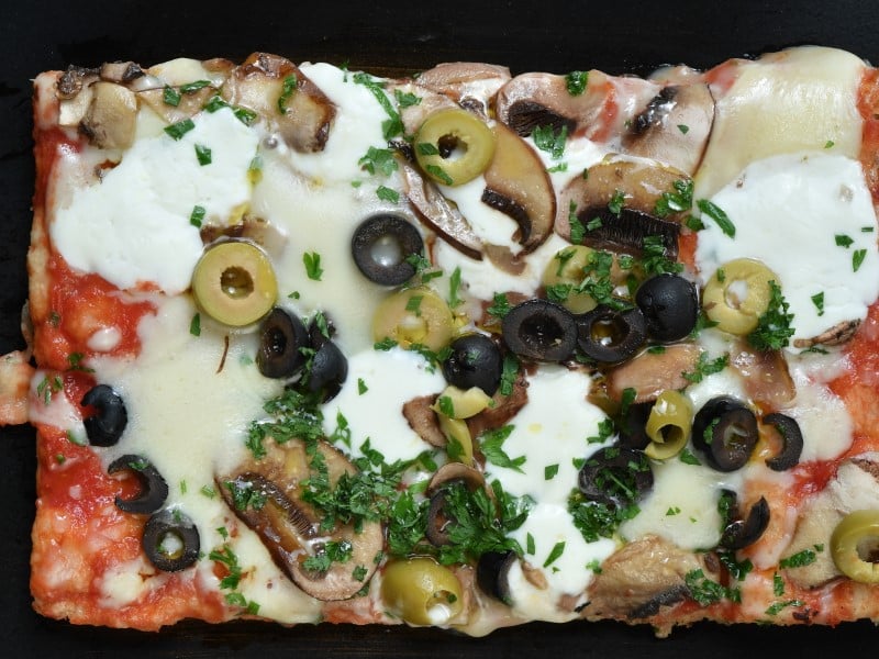 Funghi e olive dostava