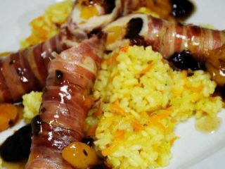 Chicken rolls, rolled in bacon, stuffed with dry apricots and plums Restoran Veliki delivery