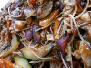 Noodles with vegetables delivery