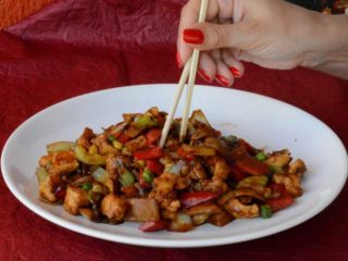 Chicken with vegetables, bamboo and Chinese mushrooms delivery
