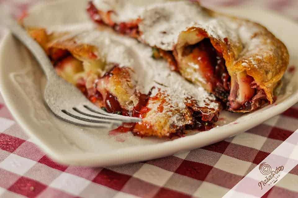 Pita sa višnjama dostava
