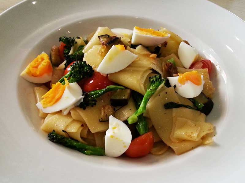 Homemade pasta with seasonal vegetables delivery