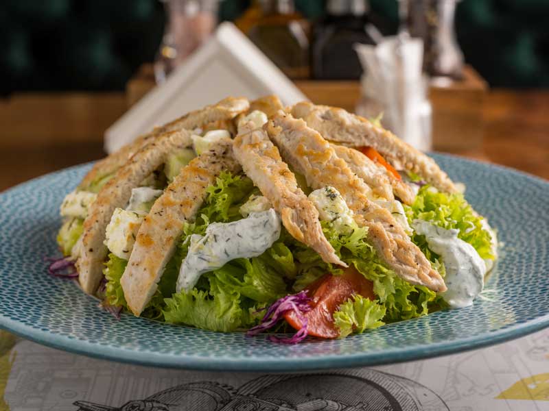 Salata sa ćuretinom i mariniranom fetom dostava