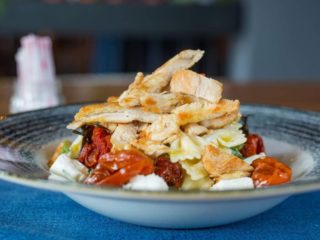 Farfala chicken salata dostava